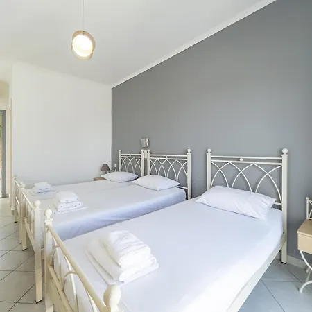 Holidays In Ios Affittacamere 4*