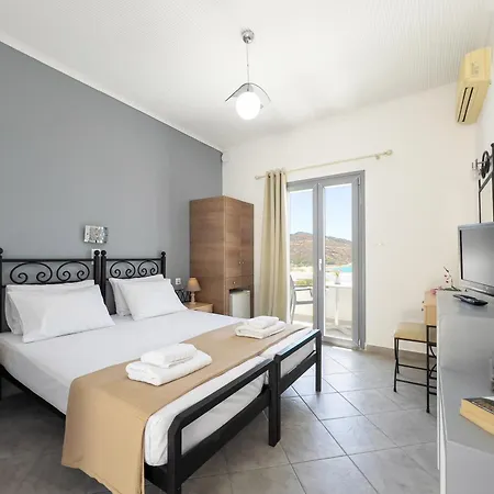 Holidays In Ios 招待所 4*