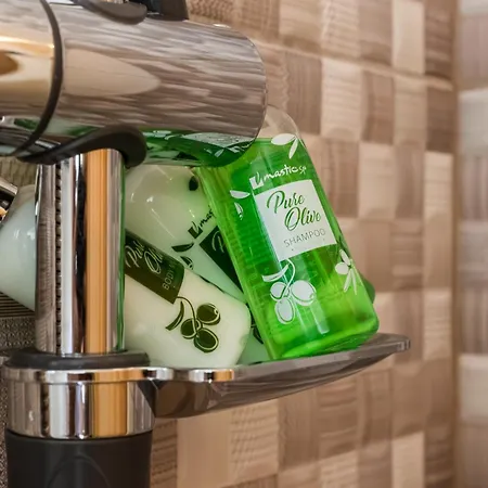 招待所 Holidays In Ios 4*