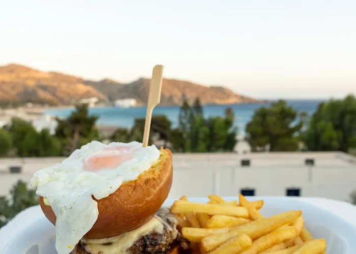 Πανσιόν Holidays In Ios 4*