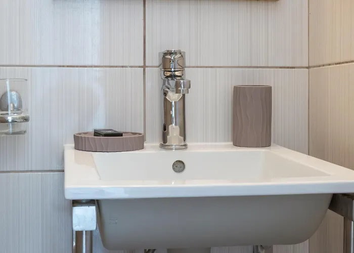 Πανσιόν Holidays In Ios 4*