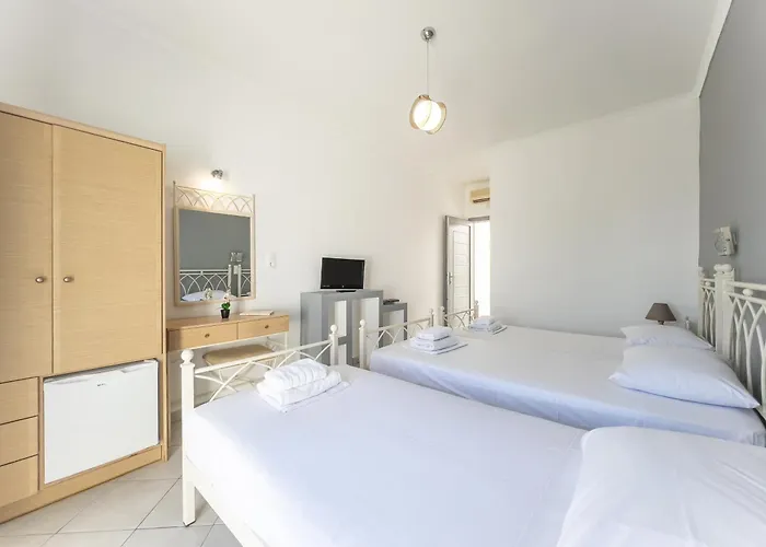 Πανσιόν Holidays In Ios 4*